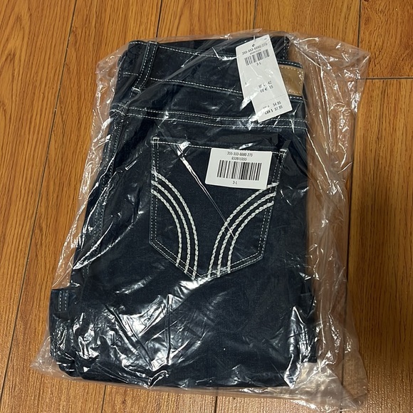 NWT Hollister Low-Rise Dark Wash Contrast Stitch Flare Jeans - Picture 4 of 4